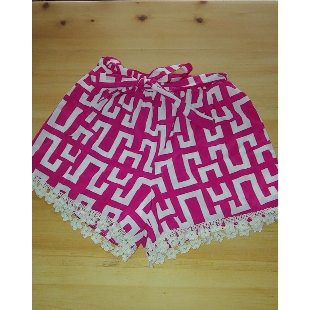 Peach Love California pink And White Shorts geometric pattern With Belt size L